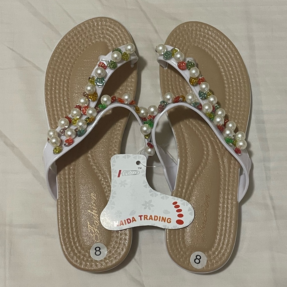 Cute sandals with pearls